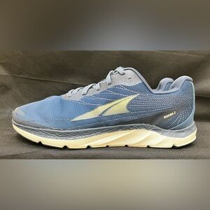 Altra Rivera 2 Men’s s running shoe Size 9.5 (preowned)